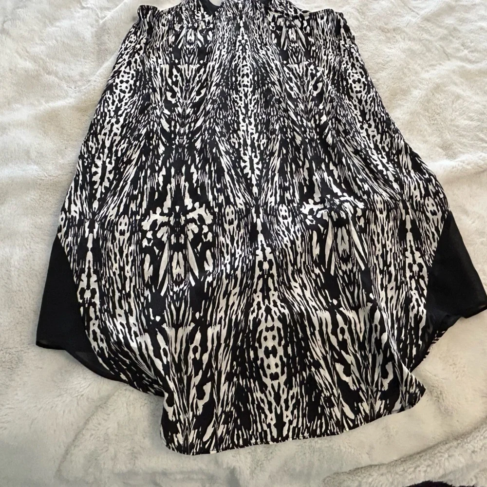 Trouvé top. Sleeveless. Spaghetti straps. Size S. Black and white. Tunic style.